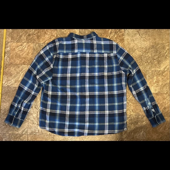HUGE MOVING AWAY SALE! Plaid Arizona Flannel - Picture 2 of 5